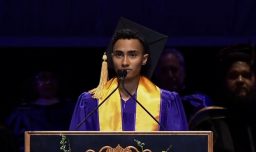 Universidad de Nueva York retiene diploma a estudiante que denunció la guerra en Gaza en pleno discurso de graduación