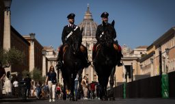 El cónclave se blinda: Vaticano desactivará este miércoles la señal de los celulares y requisará aparatos