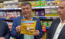 Ministro Valenzuela destaca presencia de avena chilena en supermercado de Indonesia: “Es un orgullo para La Araucanía”