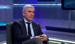 "Me parece una tontería": La crítica de Carlos Peña a idea de quitar Becas Chile a las humanidades