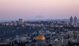 Petróleo registra las mayores ganancias desde 2022 tras ataques y respuestas entre Israel e Irán