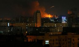 Rusia responde con un ataque aéreo sobre Kyiv, días después del ataque con drones de Ucrania