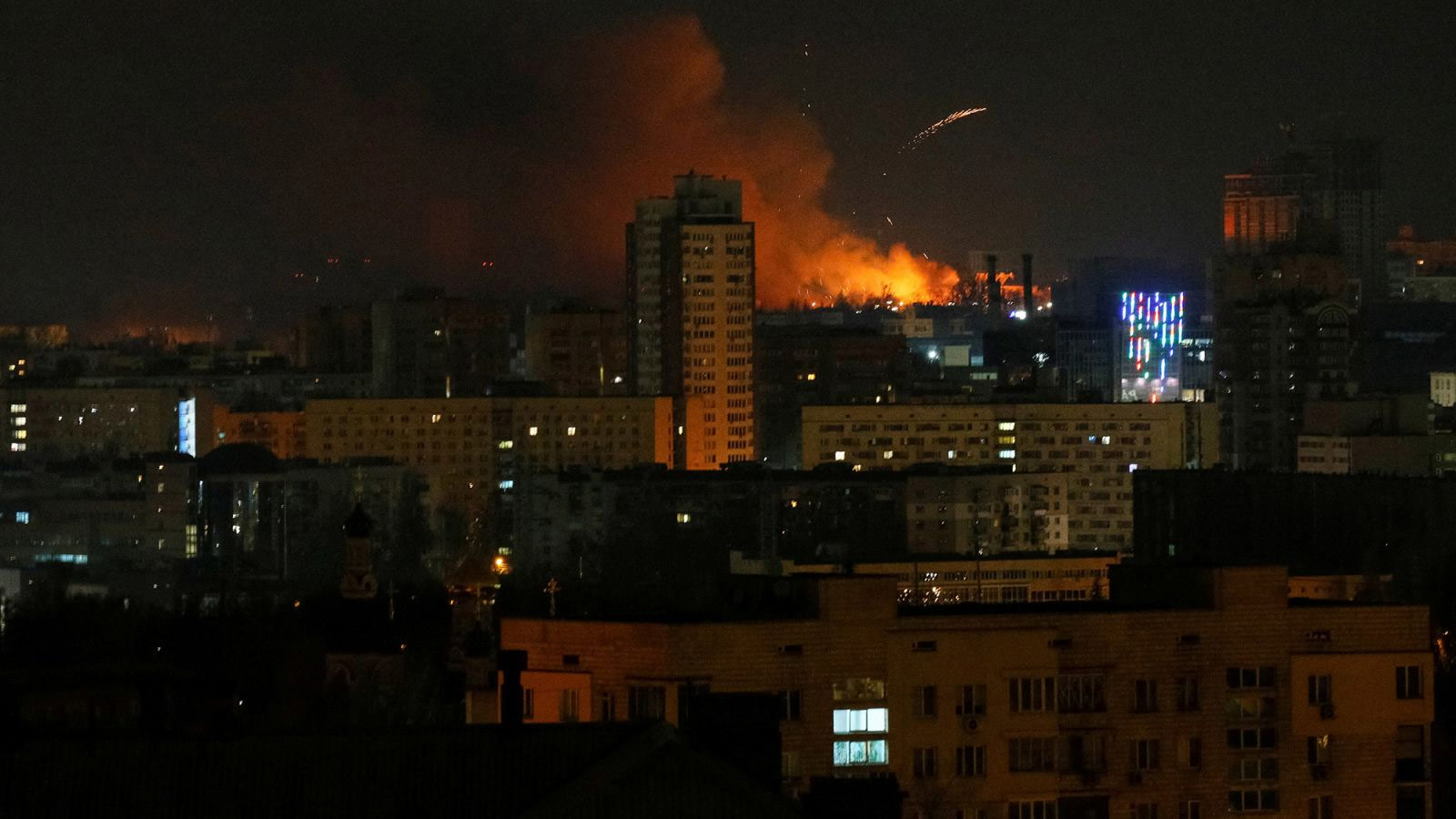 Rusia responde con un ataque aéreo sobre Kyiv, días después del ataque con drones de Ucrania