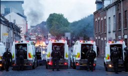 Caso de abuso sexual desata ola de protestas y ataques racistas en Irlanda del Norte