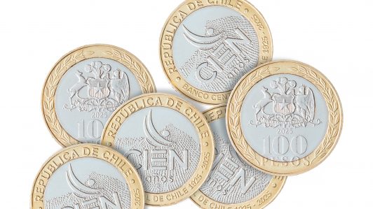 Banco Central conmemora su centenario presentando moneda de $100: Se podrá usar en cualquier tipo de transacción