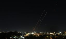 Irán lanza novena oleada de ataques a Israel, advirtiendo que durará hasta el amanecer