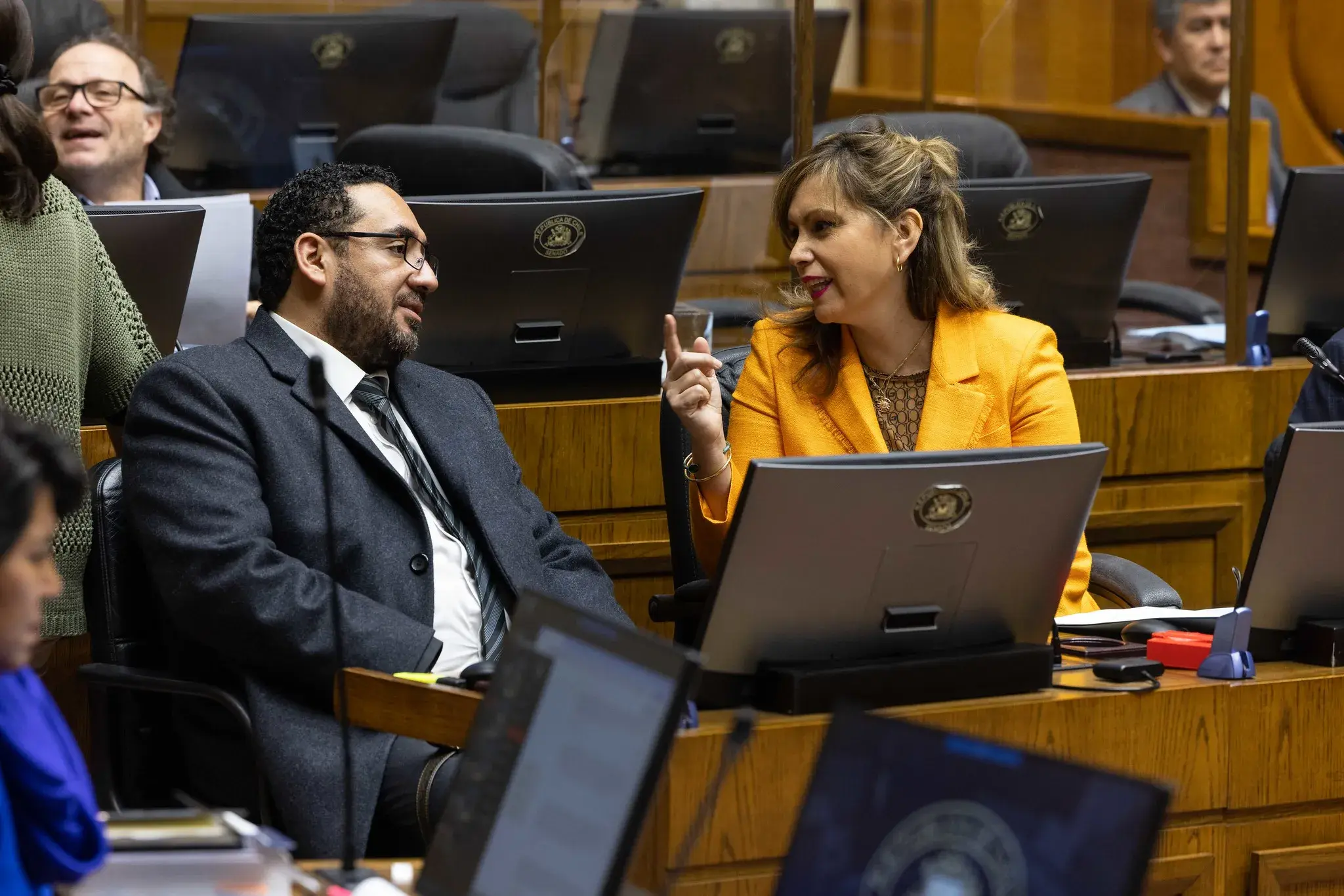 El ministro de Educación, Nicolás Cataldo, y la senadora Loreto Carvajal/Senado
