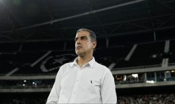 No lo salvó el triunfo ante el PSG: Botafogo despidió a su DT tras eliminación del Mundial de Clubes