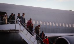 Nuevo vuelo de deportación llegará a Chile desde Estados Unidos: Avión transportará cerca de 40 connacionales