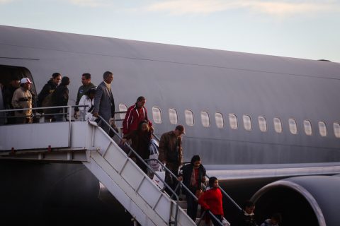 Nuevo vuelo de deportación llegará a Chile desde Estados Unidos: Avión transportará cerca de 40 connacionales