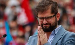 “Ya tiene RUT, es emocionante”: Presidente Boric acudió al Registro Civil para inscribir a su hija Violeta