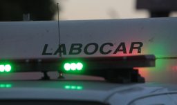 Queman bus RED en Pedro Aguirre Cerda: Desconocidos intimidaron al chofer con armas y dejaron panfletos con mensajes anarquistas
