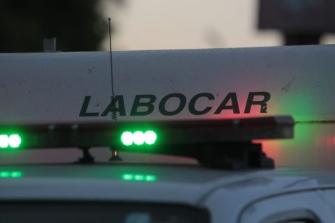 Queman bus RED en Pedro Aguirre Cerda: Desconocidos intimidaron al chofer con armas y dejaron panfletos con mensajes anarquistas