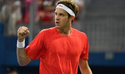 Nicolás Jarry debuta en Wimbledon ante Holger Rune: Dónde y a qué hora ver el partido del tenista chileno