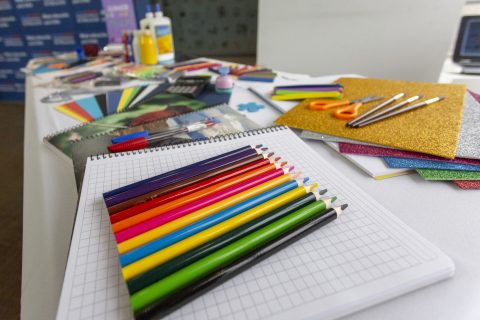 Contraloría abre sumario en Junaeb tras comprobar que solo entregaron un tercio de los kits de útiles escolares en 2024