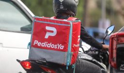 Denuncian colusión entre matriz de “Pedidos Ya” y Glovo: Detalles de la acción, implicancias para los consumidores y más