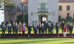 Revelan que La Moneda gastó $3,8 millones en maquillaje y peinados para la foto oficial de la Cuenta Pública