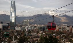 Chile mejora en ranking de competitividad global: Experto analiza los avances y desafíos del país