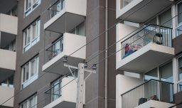 Gastos comunes al alza: Expertos proyectan aumentos de hasta 30% este invierno en la RM