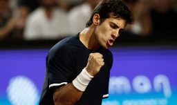 Cristian Garin da la sorpresa y logra instalarse en el cuadro principal de Wimbledon: Dónde y a qué hora ver su debut