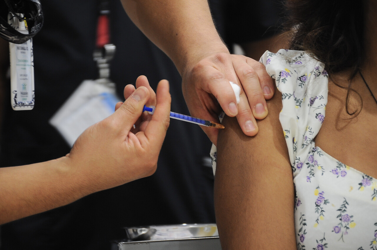 Contraloría inicia investigación en el Minsal por pérdida de 1,2 millones de vacunas contra la influenza en campaña 2024/Agencia Uno