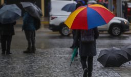 Intensa lluvia y viento de hasta 60 km/h en Santiago ¿A qué hora comienza las precipitaciones?