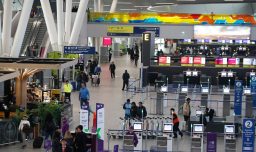 MOP anuncia megaproyecto para modernizar el Aeropuerto de Santiago: Incluye tercer terminal, un tren interno y más