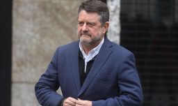 Claudio Orrego pide “prudencia” ante informe de Contraloría por rendiciones incompletas del Gore RM