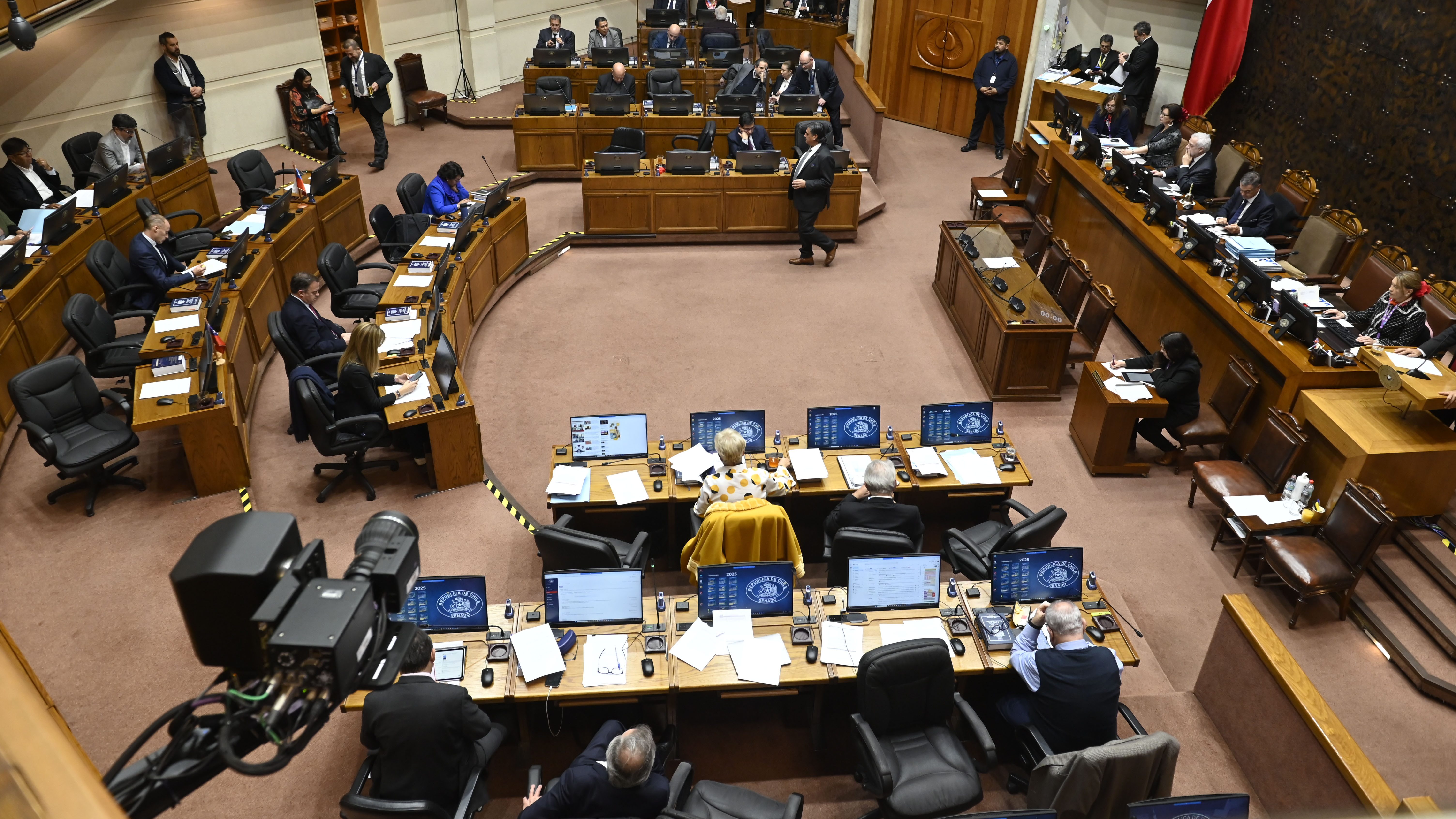 Senadores critican 