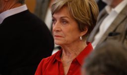 Evelyn Matthei manifiesta preocupación por acciones de la CUT y el Colegio de Profesores contra Contraloría