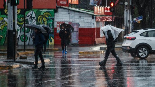 Lluvia: DT recuerda que no corresponde aplicar sanciones ni despidos a trabajadores por ausencias o atrasos
