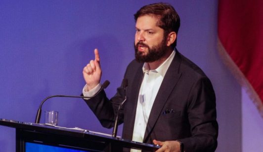 Presidente Boric condena bombardeo de Estados Unidos a Irán y dice que "tener poder no autoriza a utilizarlo vulnerando las reglas"