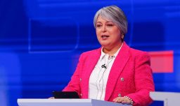 "Su propuesta es insuficiente": Crecen las críticas oficialistas al "corto" programa de gobierno de Jara a días de la primaria