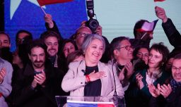 “Estoy aquí con mi corazón de mujer chilena”: Jeannette Jara celebra triunfo en primarias y llama a la unidad del progresismo