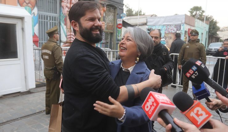 Jeannette Jara se reúne con Presidente Boric tras ganar primarias oficialistas