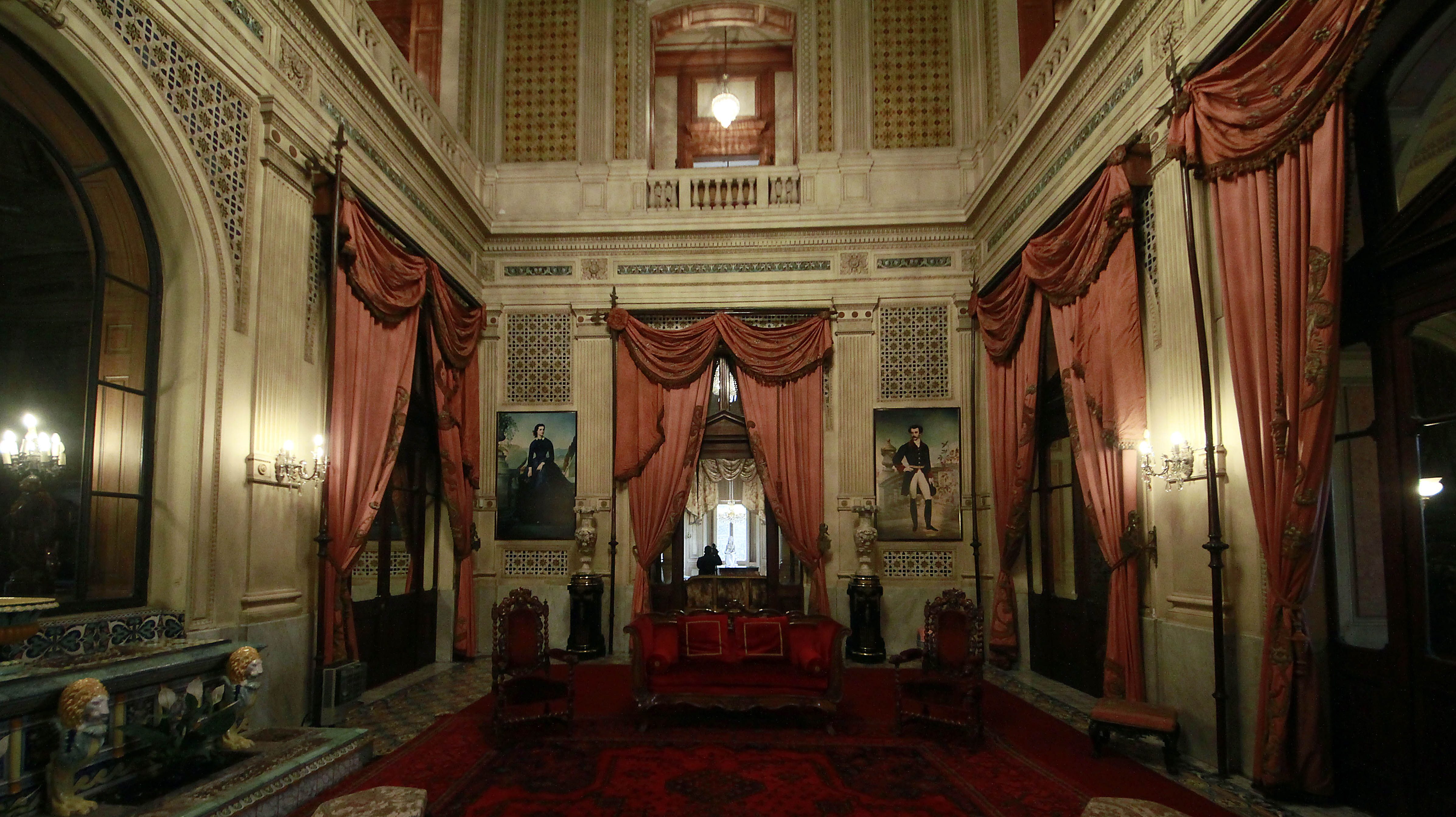Palacio Cousiño vuelve a recibir a la realeza: El rey Felipe de Bélgica visita el lugar donde se alojó su tío en 1965