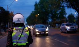 Formalizan a mujer que le mordió la mano a carabinero para evitar su detención en Algarrobo