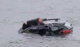 Conductor cayó al río Biobío tras perder el control de su vehículo en puente Llacolén