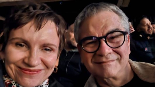 Carolina Tohá fue con Mario Marcel a ver a Los Tres antes de las primarias: "Pasando los nervios"