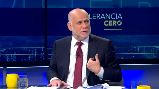 Gobierno podría presentar querellas contra funcionarios públicos por mal uso de licencias médicas, dijo el ministro Elizalde