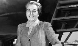 Gabriela Mistral será homenajeada con escultura en Eje Alameda- Providencia: Boric anuncia monumento en su honor