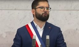 Boric arremete contra antivacunas: "Amenazan la salud de la población"