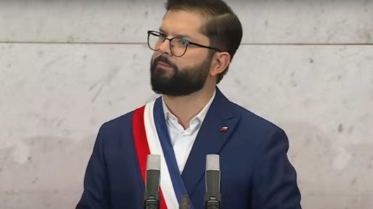 "Era uno de los malos legados del gobierno anterior": Boric destaca reducción del 48% en migración irregular