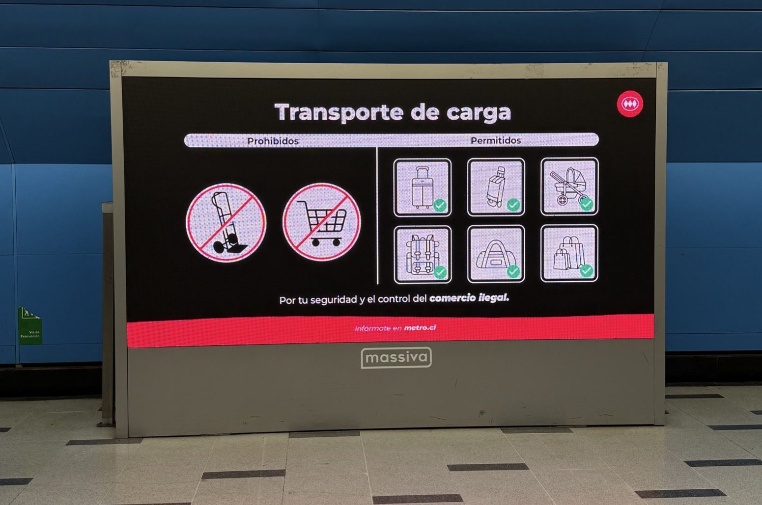 Metro prohibirá ingreso de carros grandes a estaciones de la red/@metrodesantiago