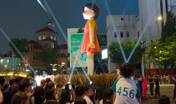 Seúl revive 'El juego del calamar' en espectacular desfile por estreno de su temporada final