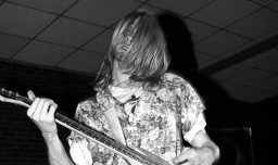 Kurt Cobain: El legado fashion del ícono que desafió los códigos de género en el rock