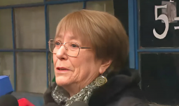 Bachelet llega a votar e insiste en la importancia de las primarias: "Una oportunidad para que la gente de su opinión a conocer"