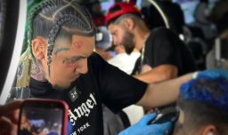 Barbero chileno triunfa en Estados Unidos: Lo han visitado jugadores del Mundial de Clubes y estrellas de la UFC