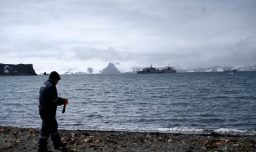 Piloto de 19 años detenido en Antártica tras desviar vuelo sin autorización desde Punta Arenas