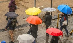 ¿Cuándo habrá que sacar los paraguas de nuevo? Revisa para qué días está pronosticada la lluvia en Santiago